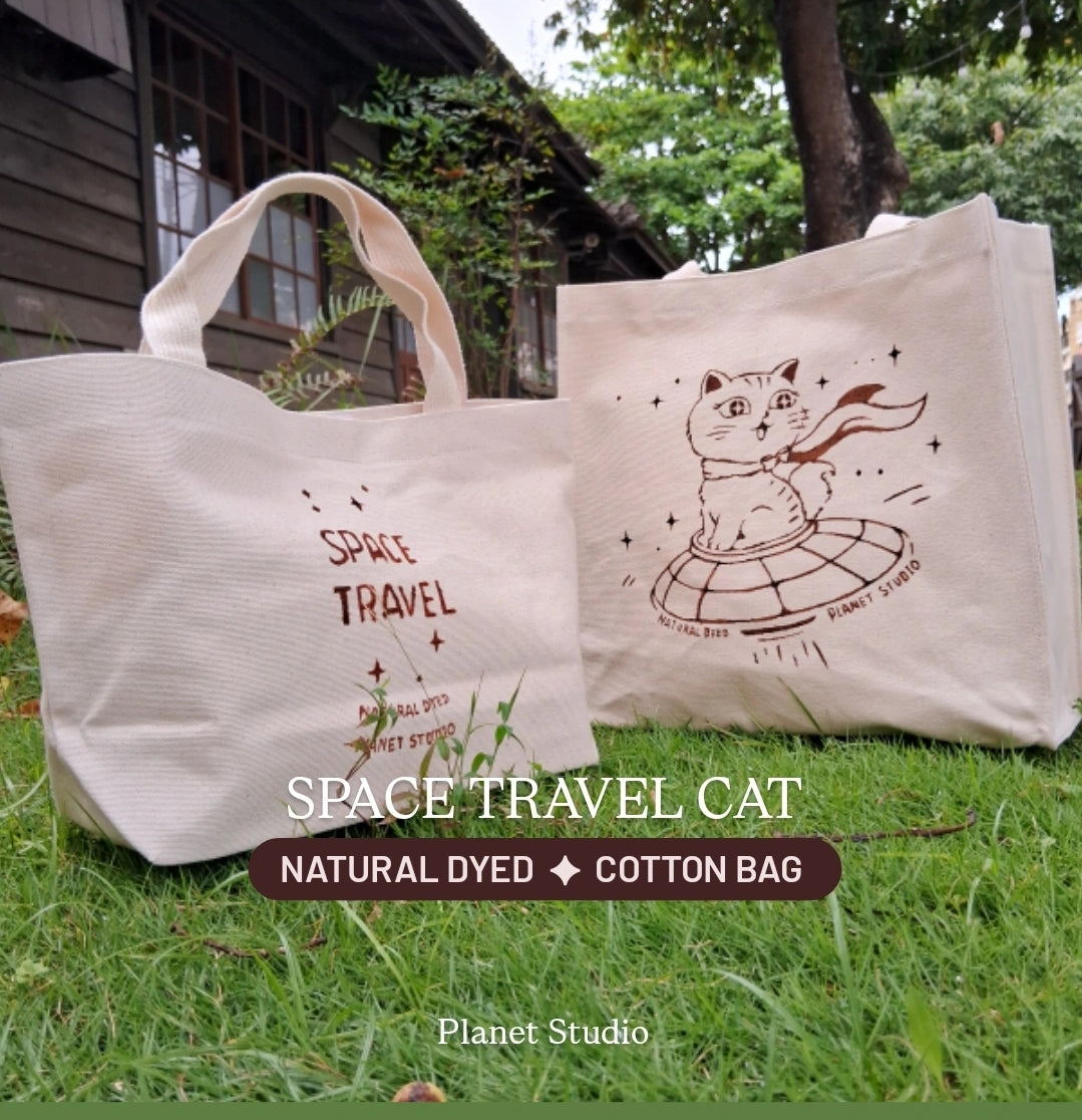 星紀貓飛行提袋 ✦ 星球草木染 Space Travel Cat ✦ Natural Dyed Cotton Bag